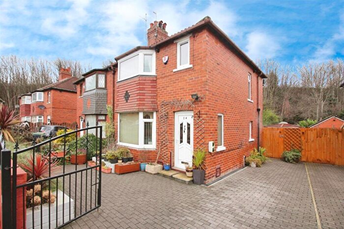 3 Bedroom Semi Detached House For Sale In Verity View, Leeds, LS9