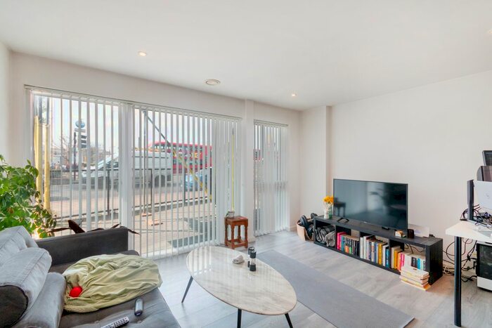 1 Bedroom Flat To Rent In Old Kent Road, London, SE1