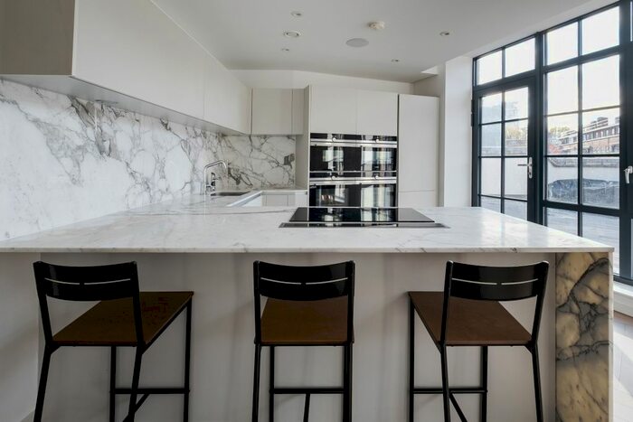 3 Bedroom Flat To Rent In Webber Street, Borough, SE1