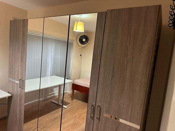 1 Bedroom Semi-Detached House To Rent In Lynwood Road, Tooting, London, SW17