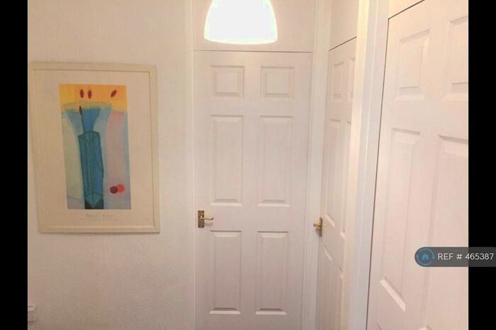 2 Bedroom Flat To Rent In Ingledew Court Alwoodley, Leeds, LS17