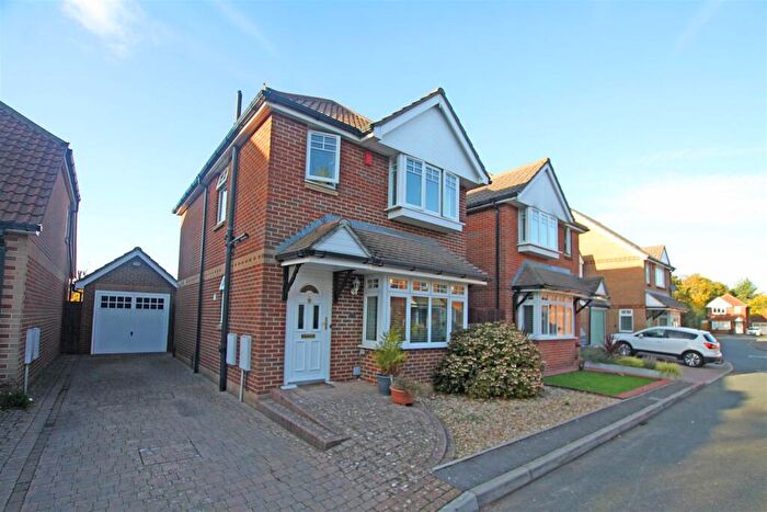 3 Bedroom Detached House For Sale In Chesilbourne Grove, Throop, Bournemouth, BH8