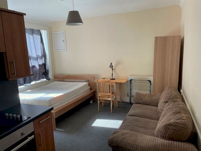 Studio To Rent In Rollins Street, London, SE15