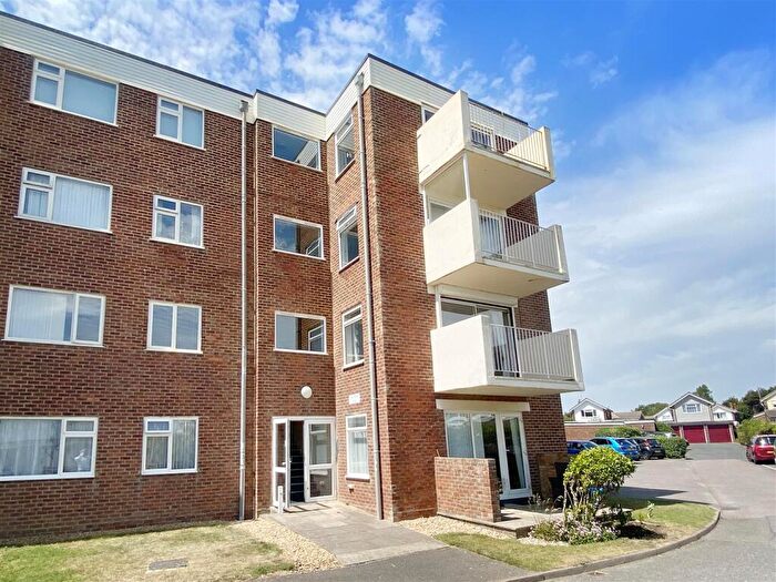 2 Bedroom Apartment For Sale In Marama Gardens, Rustington, BN16