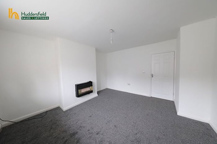 3 Bedroom Property To Rent In Bronte Close, Huddersfield, HD4