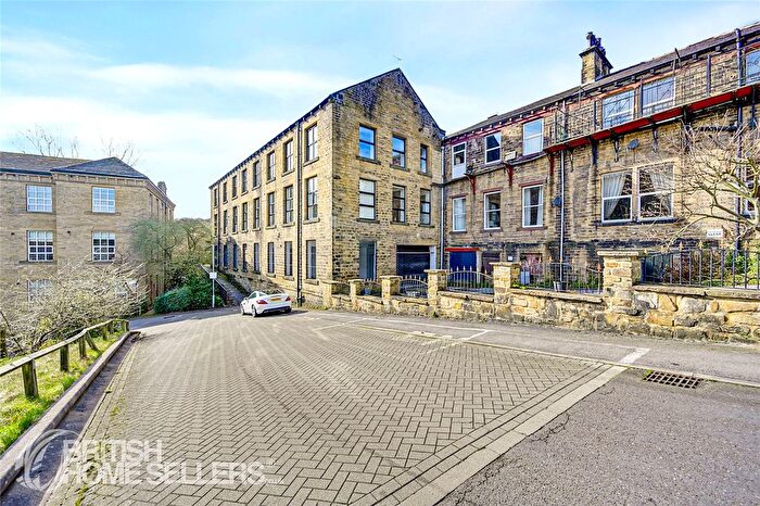 2 Bedroom Flat For Sale In Oldham Road, Ripponden, West Yorkshire, HX6