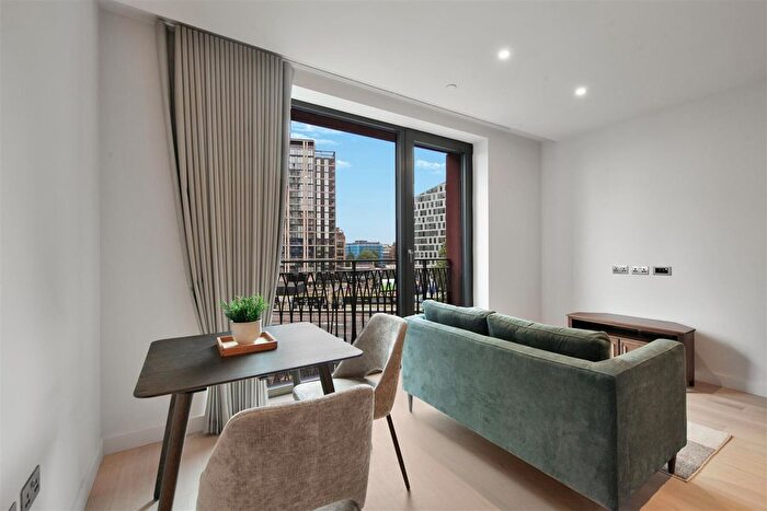 Studio To Rent In Alcindor Mansions, Paddington Green, London, W2