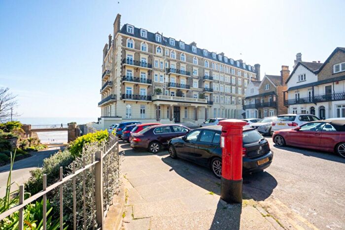 1 Bedroom Flat For Sale In Queens Gardens, Broadstairs, CT10