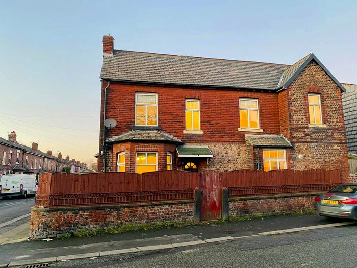 3 Bedroom End Of Terrace House To Rent In Trafford Road, Eccles M30