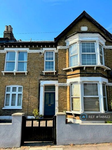 2 Bedroom Flat To Rent In Hither Green, London, SE13
