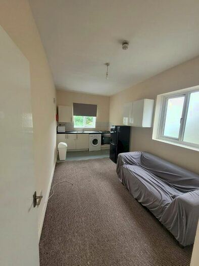 1 Bedroom Flat To Rent In Highfield Avenue, London, NW11