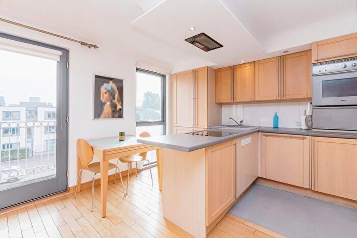 2 Bedroom Flat To Rent In Altair Court, Southgate Road, London, N1