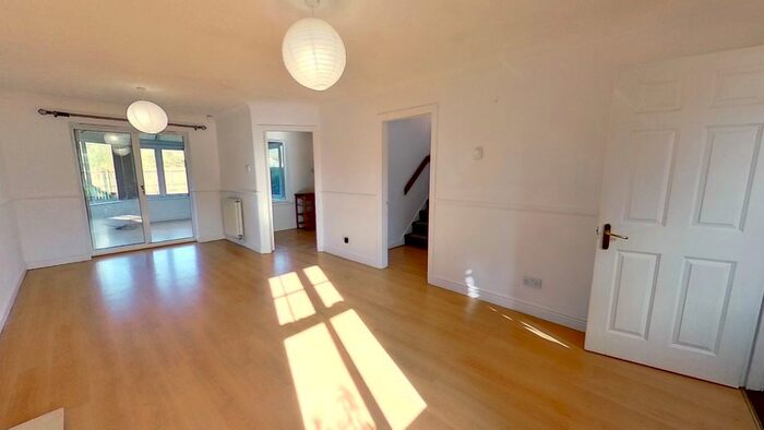 3 Bedroom Semi-Detached House To Rent In Boothroyd Drive, Meanwood, Leeds, LS6