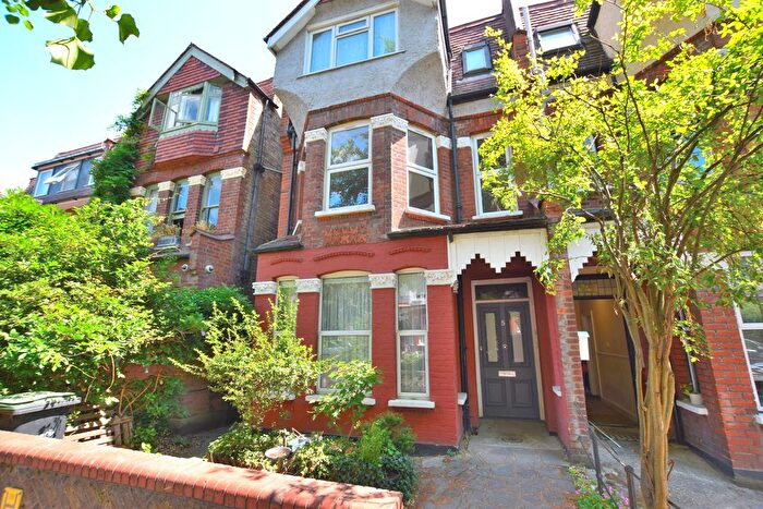 2 Bedroom Flat To Rent In Broomfield Avenue, Southgate, N13