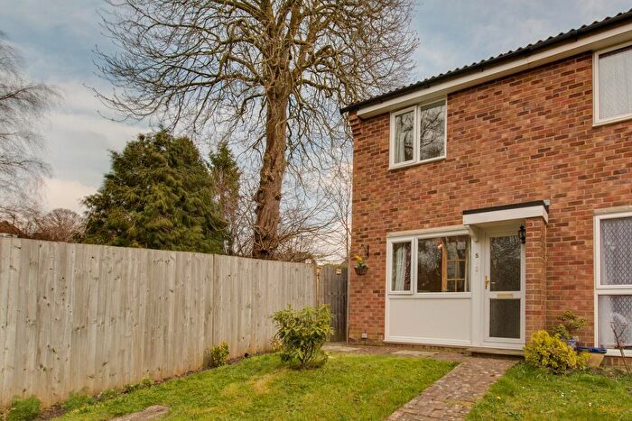 2 Bedroom End Of Terrace House To Rent In Ryecroft, Haywards Heath, RH16