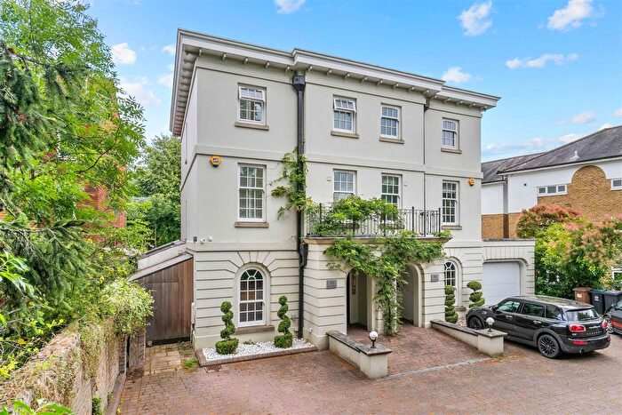 4 Bedroom Semi-Detached House For Sale In North Road, Hertford, SG14