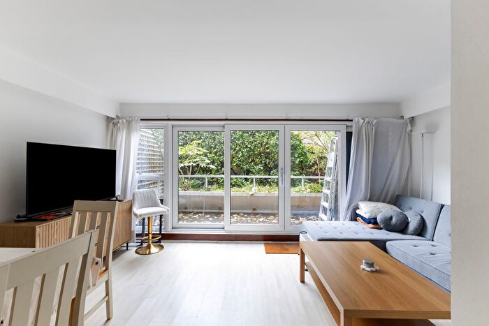 2 Bedroom Flat For Sale In Kendal Steps, St. Georges Fields, London, W2