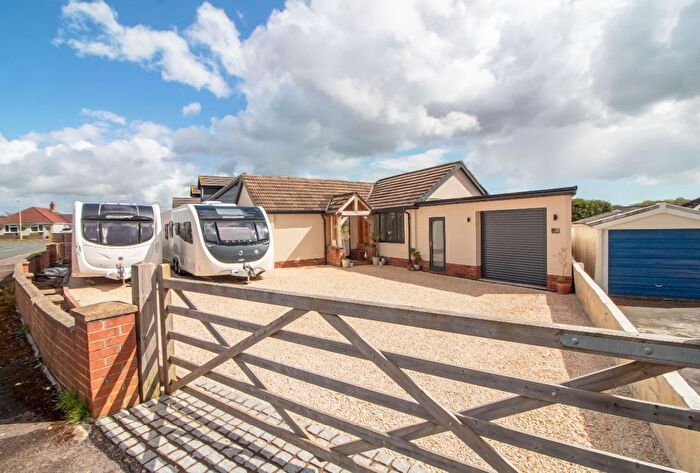 3 Bedroom Detached Bungalow For Sale In Cotwell Avenue, Cowplain, PO8