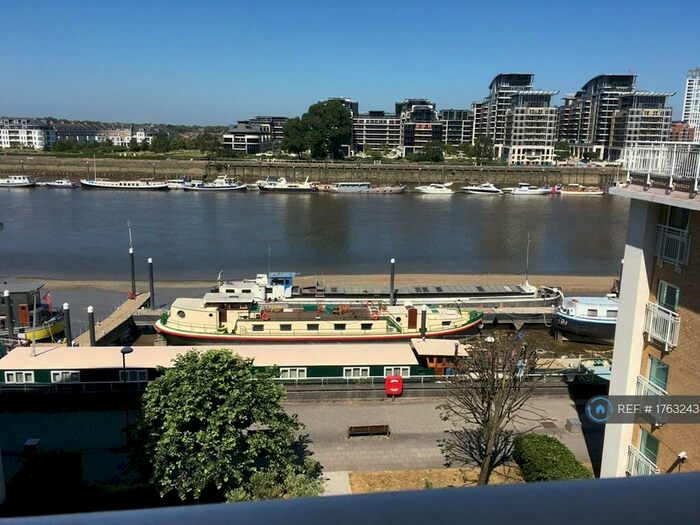 2 Bedroom Flat To Rent In Lombard Road, London, SW11