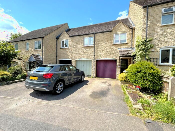 2 Bedroom Property To Rent In Eton Close, Witney, OX28