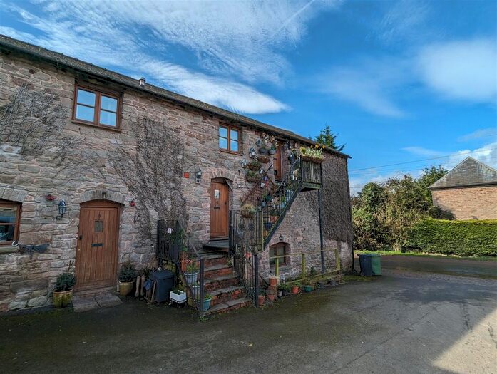 2 Bedroom Flat To Rent In Thingehill, Withington, HR1