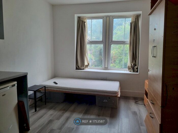 Studio To Rent In Croxted Road, London, SE24