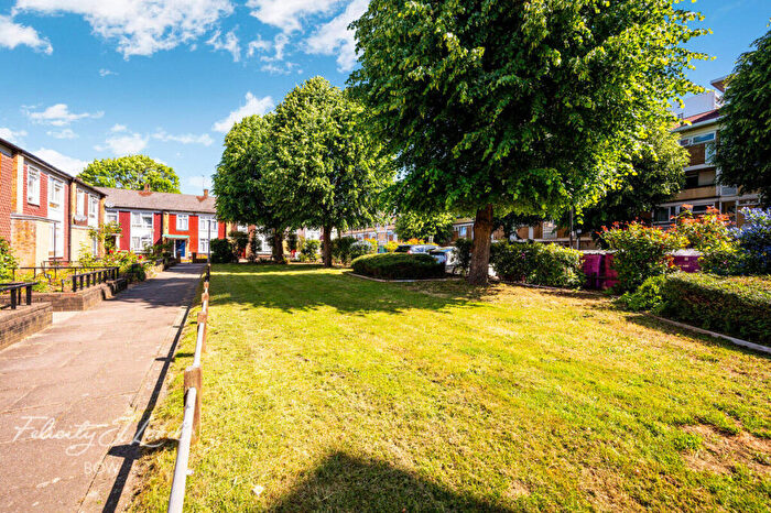 2 Bedroom Apartment For Sale In Belton Way, London, E3