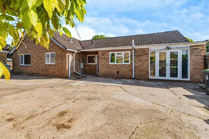 4 Bedroom Detached Bungalow For Sale In Meadow Close, Metheringham, Lincoln, LN4