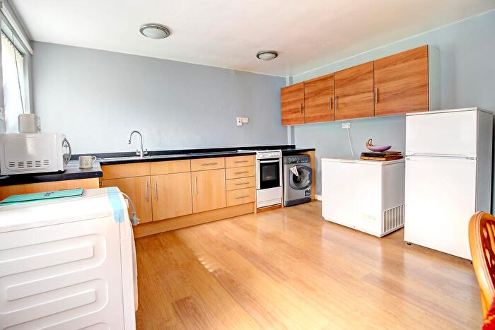 3 Bedroom End Of Terrace House For Sale In Culver Road, Basingstoke, RG21
