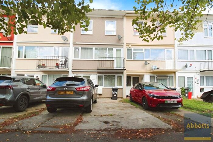 3 Bedroom Town House For Sale In Long Riding, Basildon, Essex, SS14