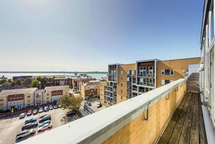 2 Bedroom Flat To Rent In High Street, Southampton, SO14