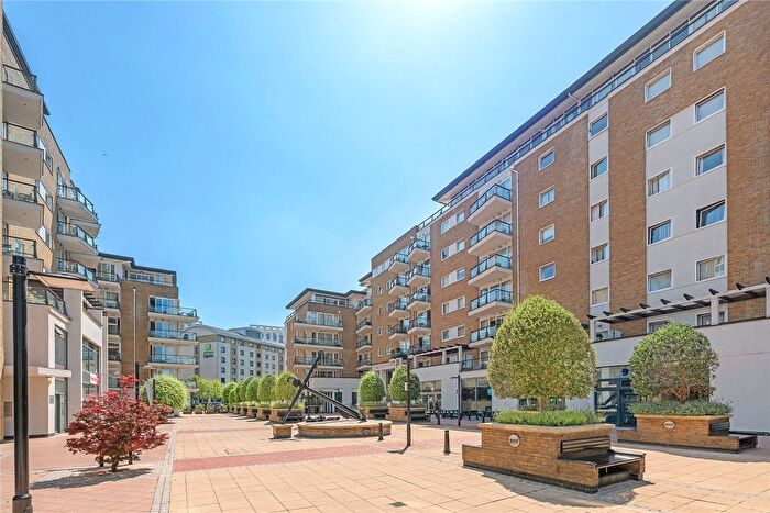 3 Bedroom Flat For Sale In Smugglers Way, Wandsworth, London, SW18