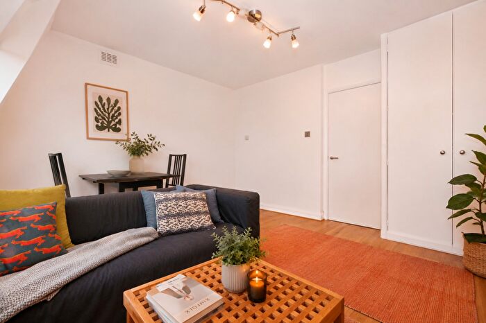 1 Bedroom Flat To Rent In Fairhazel Gardens, South Hampstead, NW6