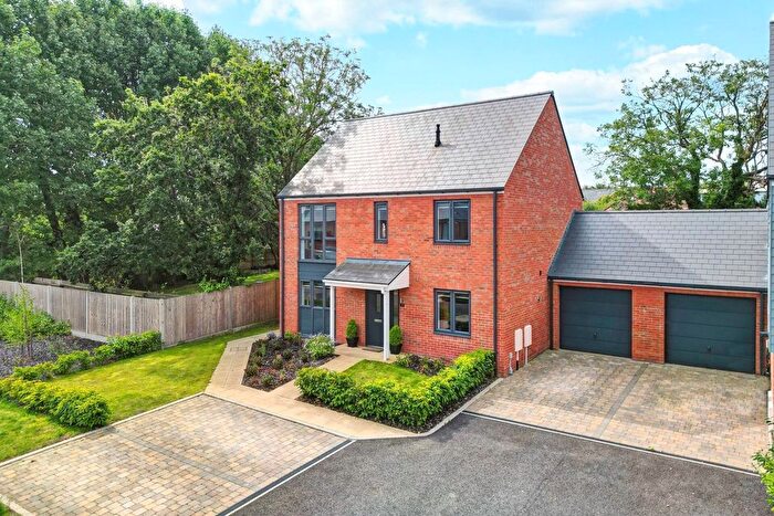 4 Bedroom Detached House For Sale In Birch Road, Polegate, BN26