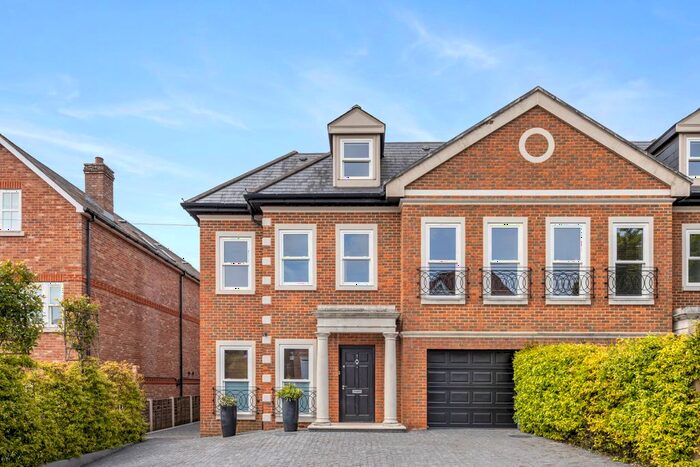 5 Bedroom Semi-Detached House To Rent In Warren Close, Esher, KT10