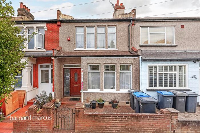 3 Bedroom Semi-Detached House For Sale In Estcourt Road, London, SE25