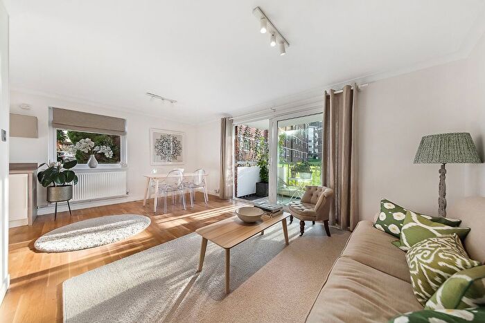2 Bedroom Flat To Rent In Osborne House, Courtlands, Sheen Road, Richmond, Surrey, TW10