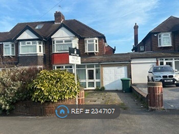 3 Bedroom Semi-Detached House To Rent In Knottsall Lane, Oldbury, B68
