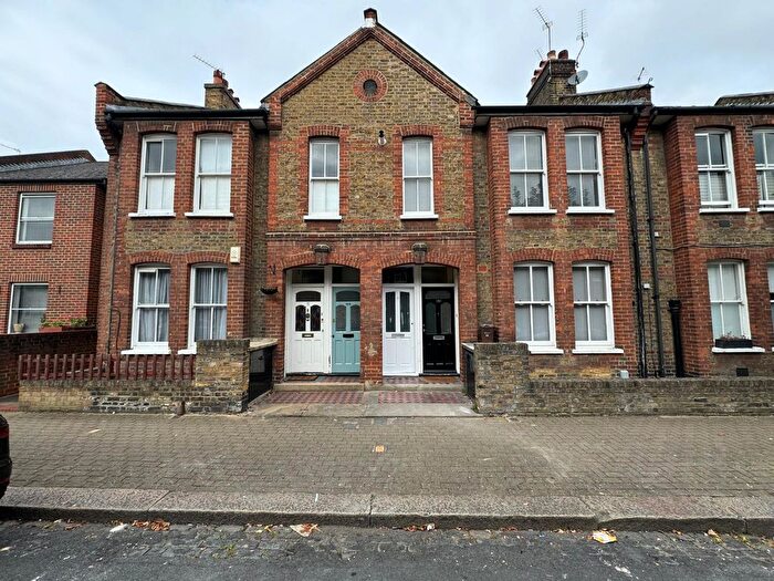 2 Bedroom Flat To Rent In Tennyson Street, Wandsworth, SW8