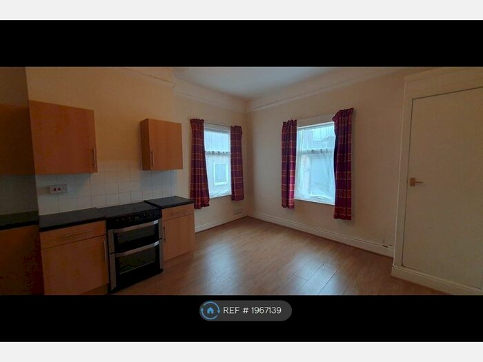 3 Bedroom Flat To Rent In Moor Street, Mansfield, NG18