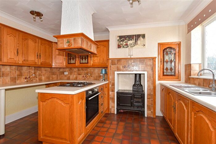 4 Bedroom Chalet For Sale In Gravesend Road, Shorne, Gravesend, Kent, DA12