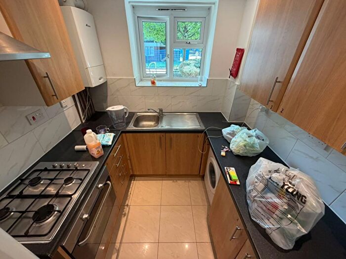 3 Bedroom Flat To Rent In Redcross Way, London, SE1