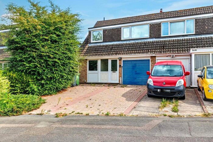 3 Bedroom Semi Detached House For Sale In Weir Close, Wellingborough, Northamptonshire, NN8
