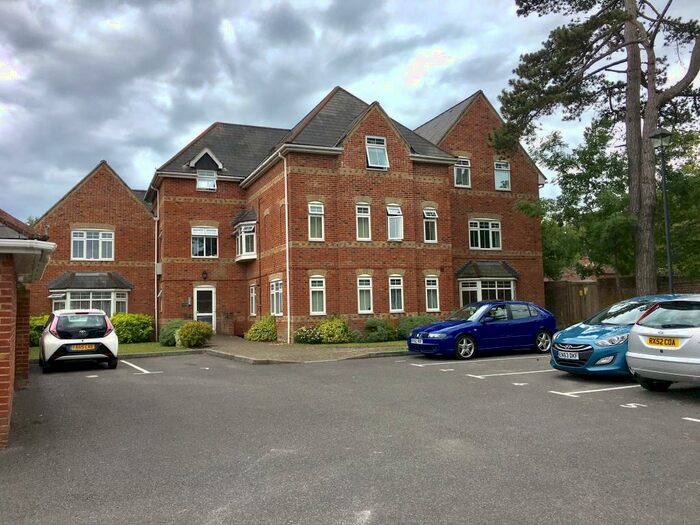 2 Bedroom Flat To Rent In Sutton Court, Paxton Road, PO14