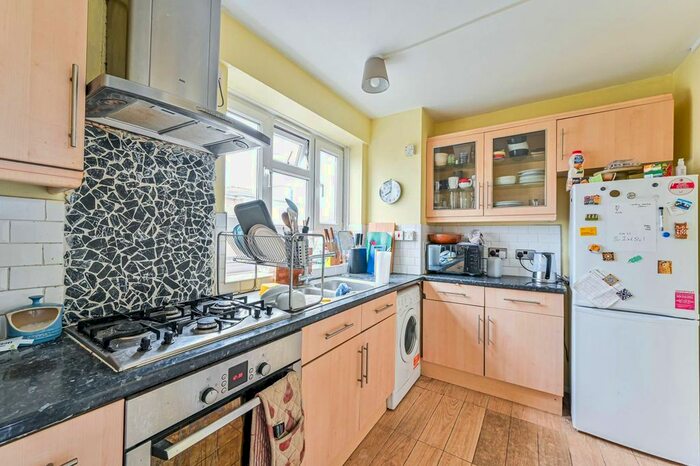 2 Bedroom Flat To Rent In Witley House, Brixton Hill, London, SW2