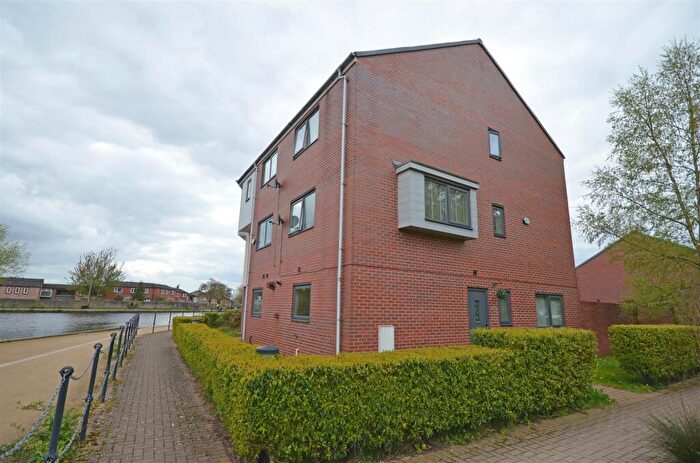 4 Bedroom Town House For Sale In Edmund Street, Droylsden, Manchester, M43