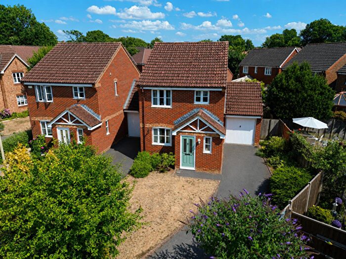 3 Bedroom House For Sale In Raygnoldes, Church Crookham, Fleet, GU52