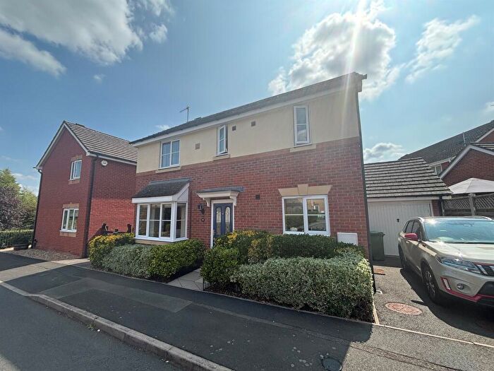 3 Bedroom Detached House For Sale In Wheatcroft Close, Redditch, B97