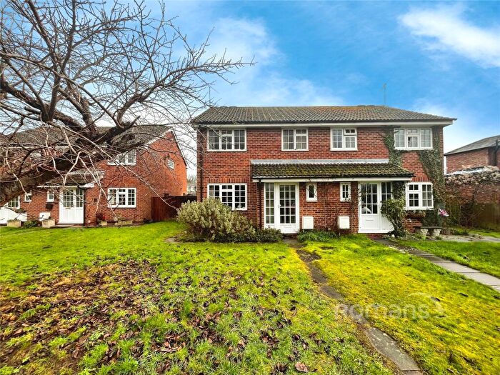 4 Bedroom Semi Detached House For Sale In Blackamoor Lane, Maidenhead, Berkshire, SL6