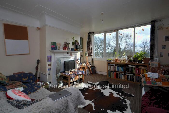 3 Bedroom Flat To Rent In Cliff Road, Woodhouse, Leeds, LS6